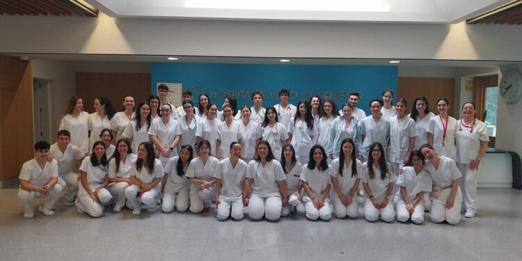 Savia nueva para los hospitales de Vigo: los becarios de enfermería empiezan sus prácticas