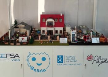 Los pequeños mundos de Playmobil llevan alegría e ilusión a los niños del Cunqueiro