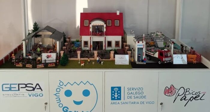 Los pequeños mundos de Playmobil llevan alegría e ilusión a los niños del Cunqueiro