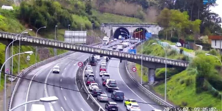 Retenciones en la AP-9 tras un accidente por alcance