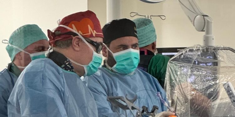 El hospital de Vigo, en la élite mundial con una intervención pionera de corazón