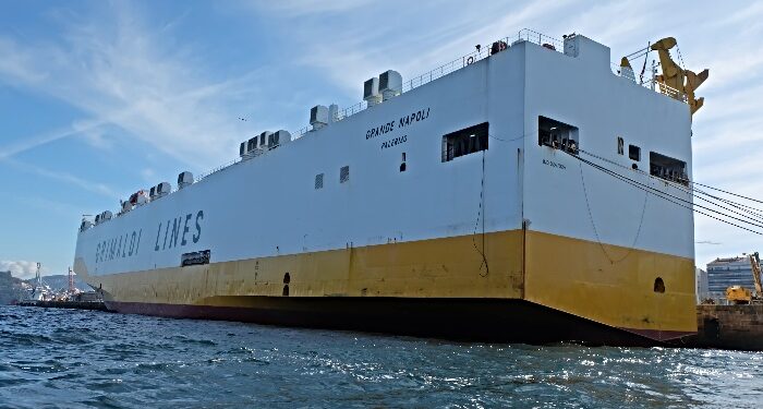 El coloso italiano desocupará (por fin) el puerto de Vigo tras meses de incertidumbre