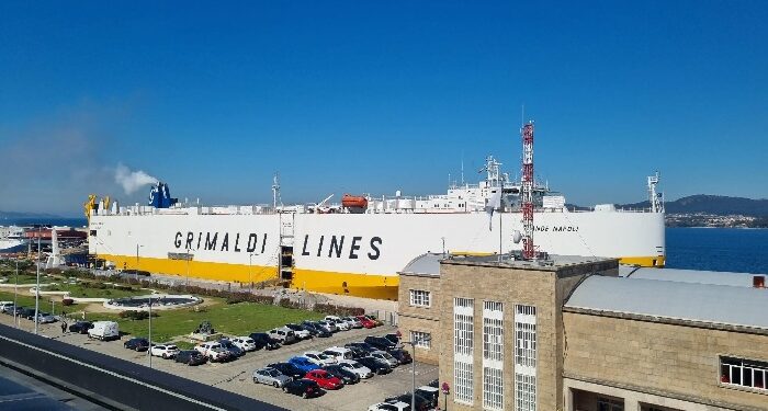 El Grande Napoli sigue anclado en Vigo: incertidumbre y retrasos