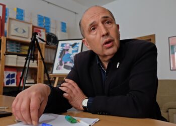 «2025 é un ano para honrar a Carlos Oroza e consolidar a poesía como eixo cultural»