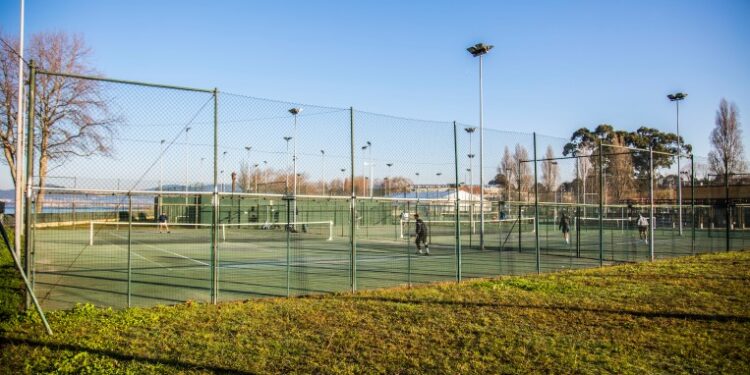 Caballero: «A partir del próximo lunes tendremos operativas diez pistas de tenis en Samil»