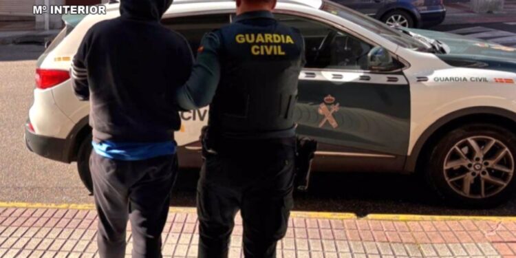 Detenido un vigués de 33 años sorprendido durante un robo con fuerza en una estación de servicio de Moaña