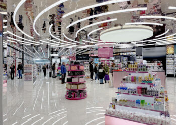 Gran Vía de Vigo ya disfruta del nuevo y renovado local de la cadena líder en perfumes