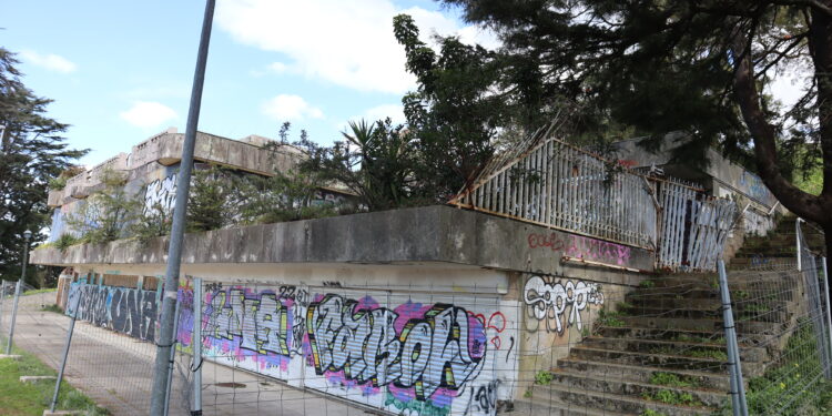 La recuperación de la cafetería del monte de O Castro, sin novedades un año después