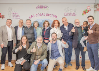 Emotiva despedida de Rayane, un niño togolés operado en Galicia de una cardiopatía