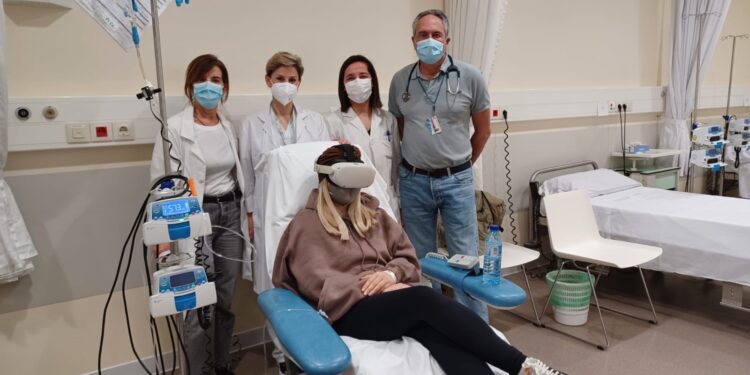 Vigo ofrece gafas de realidad virtual a los pacientes con cáncer