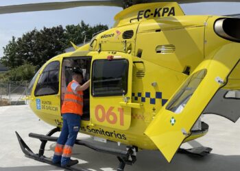 Evacuado en helicóptero un hombre tras quedar atrapado debajo de la rueda de un tractor