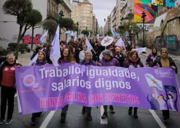 Cientos de personas se manifiestan convocadas por la CIG contra la brecha de género y la discriminación laboral