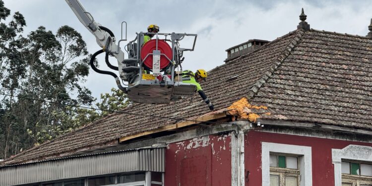 La borrasca «Martinho» aterriza en las Rías Baixas con rachas de 100 km/h y máximas de 20 grados