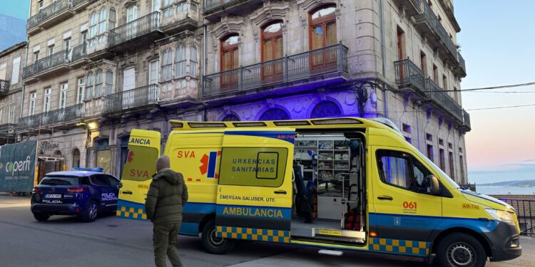 Una mujer fallece tras desplomarse en plena calle Elduayen