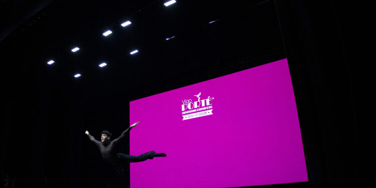 Un joven bailarín vigués se va de gira nacional tras su paso por Vigo Porté