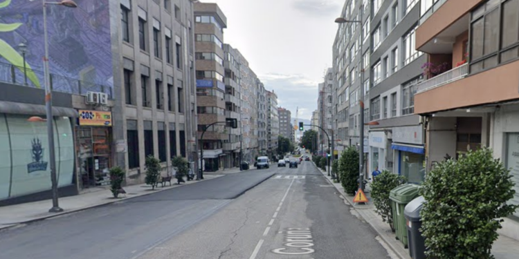 Pillado “in fraganti” en Vigo tras romper el ventanal de un bar y robar el dinero de la caja y botellas