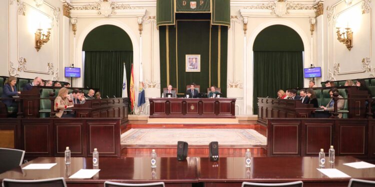 Unanimidad en la Diputación para reclamar ante el Estado y la UE que Vigo sea puerto nodal