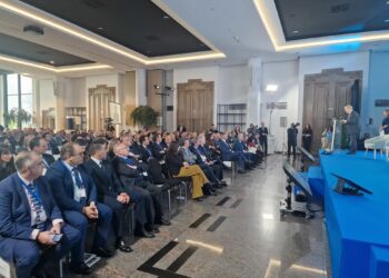 Lorenzana pide que Bruselas aplique «de forma inmediata» medidas ante la «situación de emergencia» de la automoción