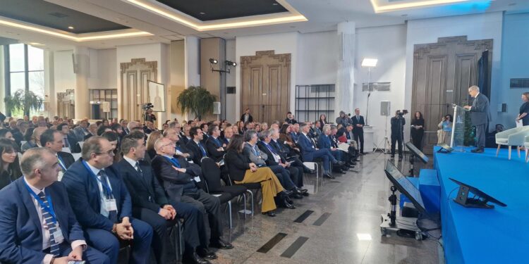 Lorenzana pide que Bruselas aplique «de forma inmediata» medidas ante la «situación de emergencia» de la automoción