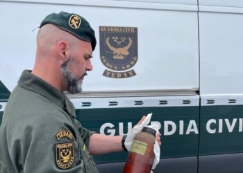 Destruyen un ácido potencialmente explosivo que se utilizaba en una farmacia de Vigo