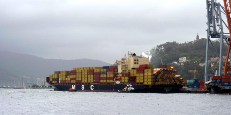 Borrasca «Martinho»: el Puerto de Vigo, pendiente de la carga del portacontenedores MSC Houston