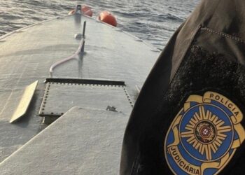 Un gallego entre los detenidos en un narcosubmarino en las Azores con 7 toneladas de cocaína