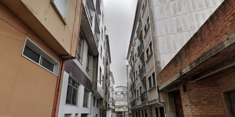 Desalojadas cinco plantas de un edificio tras declararse un incendio en una cocina
