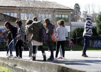 Atención, familias de Vigo: se abre el plazo para solicitar las becas de comedor, libros y material escolar