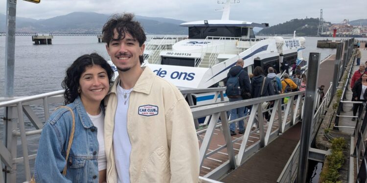 Récord de visitantes lusos en Cíes por el Día de la Libertad en Portugal