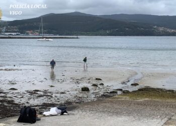 Furtivos de día y reincidentes: sancionados por tercera vez dos hombres por coger marisco en la ETEA