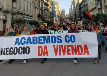 Multitudinaria manifestación en Vigo polo dereito á vivenda