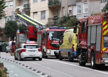 Despliegue de bomberos en Vigo para auxiliar a una mujer de avanzada edad