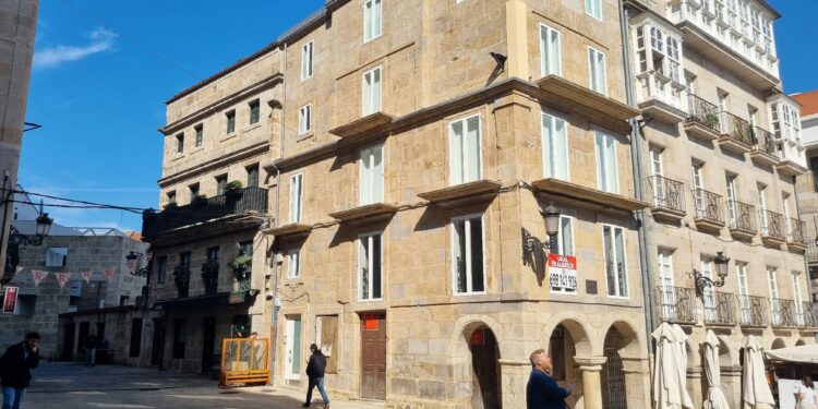 El histórico edificio de la Cerería ya luce con todo su esplendor en el corazón de Vigo