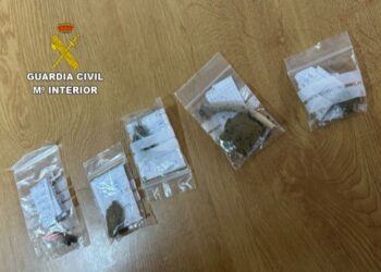 Cazados dos menores, uno apostando y otro con drogas, en bares de Cangas