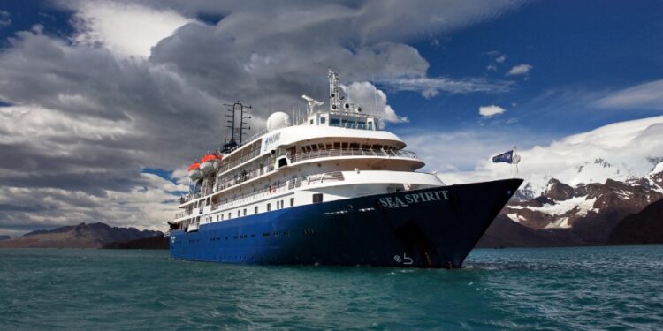 El Sea Spirit se prepara en Vigo para conquistar la Antártida