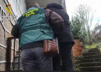 Desarman un entramado con tres personas implicadas que estafó a una empresa de Vigo