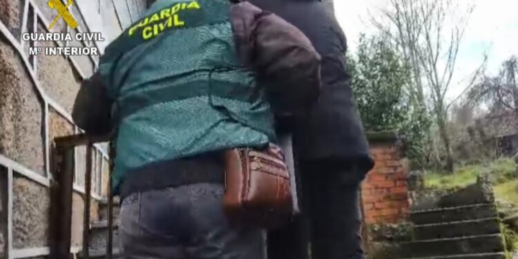 Desarman un entramado con tres personas implicadas que estafó a una empresa de Vigo