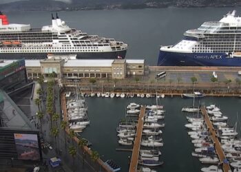 Más de 8.000 visitantes llegan a Vigo con la primera doble escala de cruceros del año