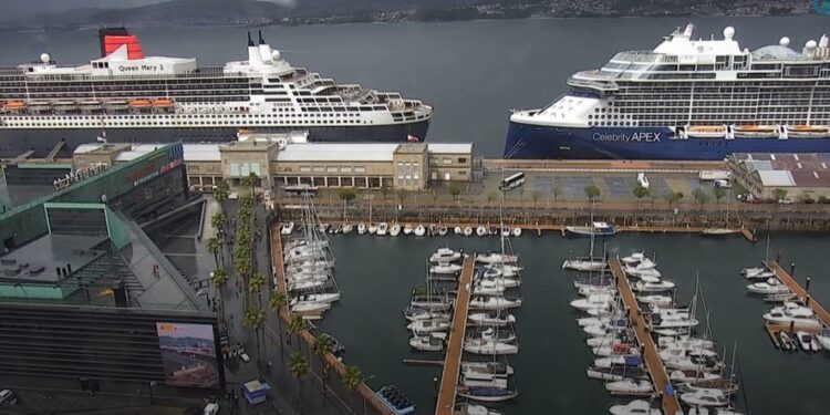 Más de 8.000 visitantes llegan a Vigo con la primera doble escala de cruceros del año