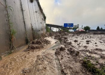 Más complicaciones para circular por la A-55: un derrumbe cierra un carril
