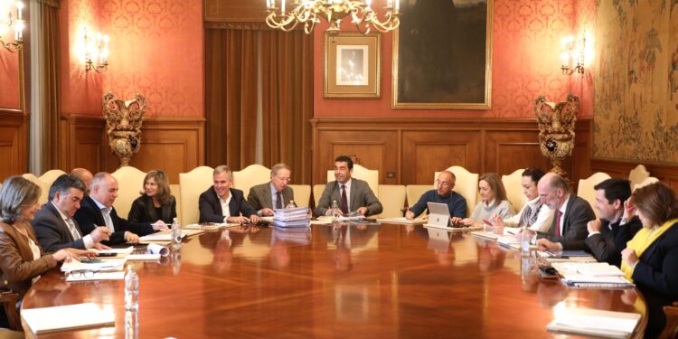 La Diputación aprueba 2,6 millones de euros en inversiones en nueve municipios, turismo y deportes