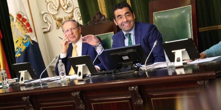 La Diputación liquida más de 700.000 euros del IBI de la AP-9 a una docena de ayuntamientos