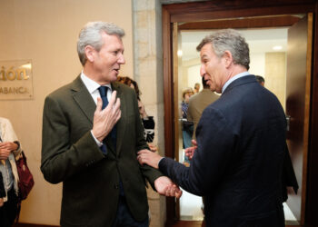 Feijóo vuelve a Vigo a un congreso sobre mayores, donde lamenta que «no es el mejor momento para la política»