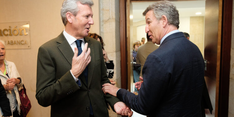 Feijóo vuelve a Vigo a un congreso sobre mayores, donde lamenta que «no es el mejor momento para la política»