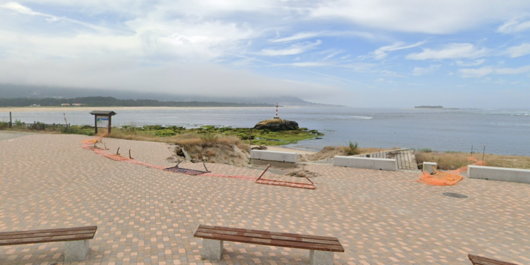 Rescatadas tres personas tras volcar su embarcación en el río Miño