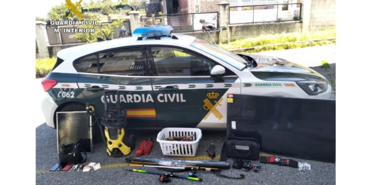 Detenidos tres vecinos de O Grove como autores de varios robos con violencia en domicilios