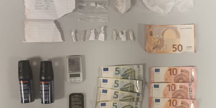 Desactivan un ‘narcopiso okupa’ en Vigo y detienen a dos hombres por tráfico de drogas