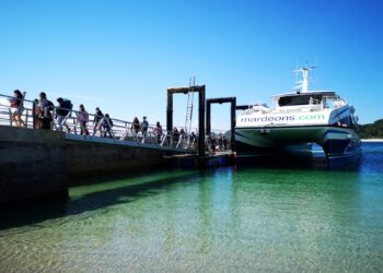 Las previsiones de mal tiempo en Semana Santa no asustan a los turistas para visitar las islas Cíes