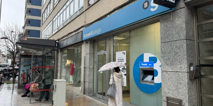 Atraco a punta de pistola en una sucursal bancaria de Vigo