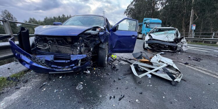 Investigan a un joven que se dio a la fuga tras un grave accidente con dos personas excarceladas